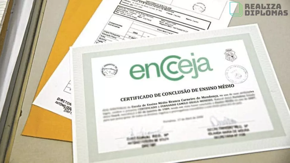 Qual a diferença entre diploma e certificado de conclusão de curso?