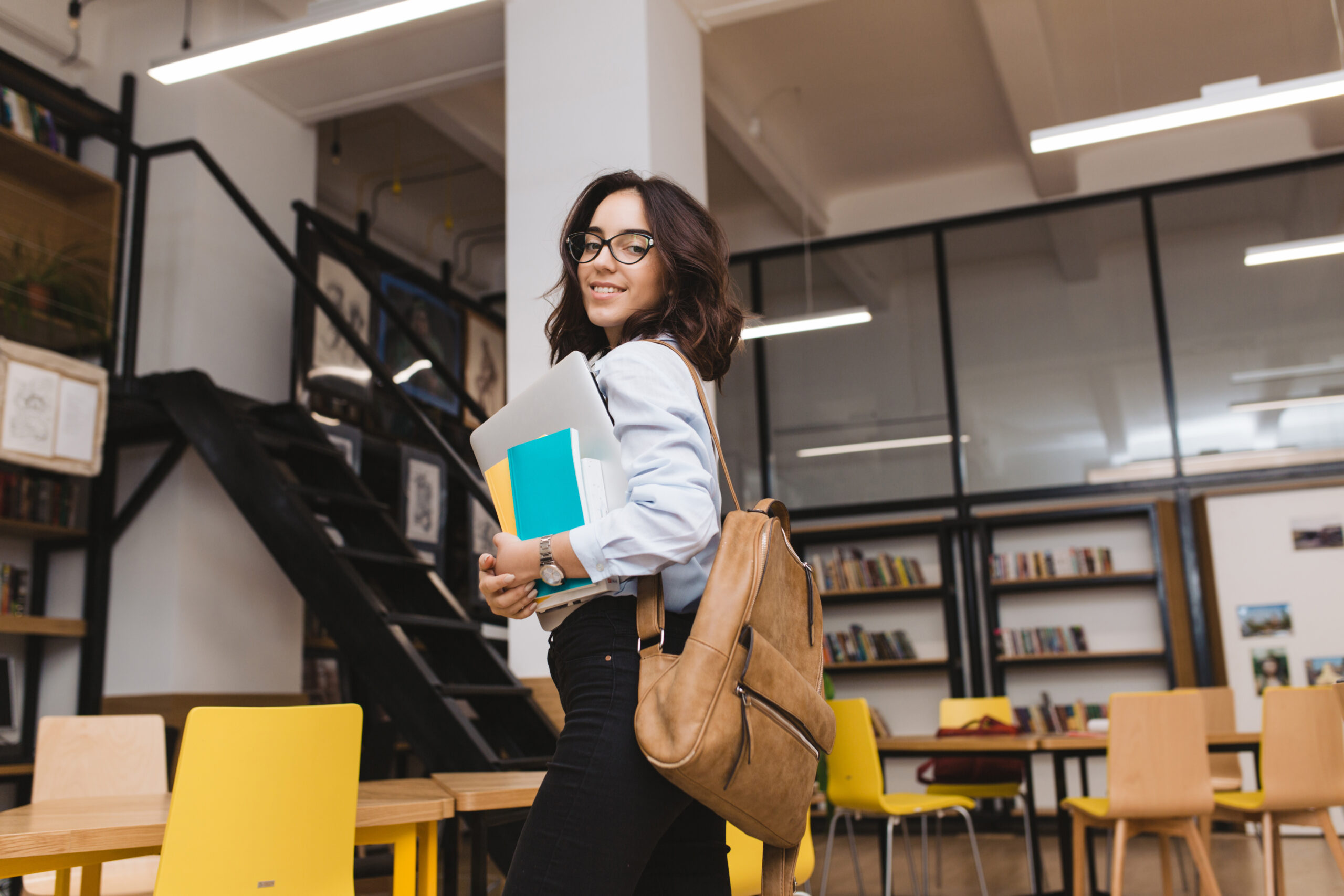 Como um diploma pode transformar sua carreira e aumentar sua renda Conquistar um diploma universitário vai muito além de ter um papel assinado. Ele é um dos maiores diferenciais para quem deseja crescer profissionalmente e conquistar salários mais altos. Neste artigo, você vai entender como a graduação pode mudar sua realidade e abrir novas oportunidades.